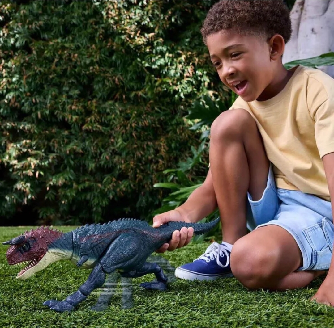 اسباب‌بازی دایناسور Jurassic World Carnotaurus – حمله شگفت‌انگیز